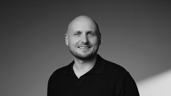 Tomas-Okmanas-nexos-2-e1737037636521.jpg