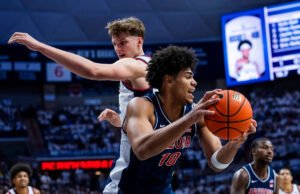 Arizona, o fabuloso banquete do calouro Koa Peat lá dentro, UConn sofre derrota em casa no thriller dos 5 primeiros