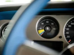 Como comparar a potência de um motor de combustão interna com os quilowatts de um carro elétrico