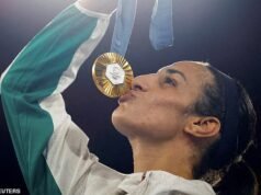 A boxeadora olímpica de gênero Imane Khalife quebra o silêncio para anunciar planos de retornar aos Jogos e defender seu título – e diz que há uma ‘surpresa’ para ajudá-la a voltar, apesar dos testes de gênero e da ameaça de proibição.