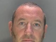 O estuprador em série Met Cop David Carrick foi condenado à 37ª pena de prisão perpétua após ser condenado por molestar uma menina de 12 anos e estuprar um ex-parceiro.