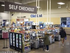 Os clientes da Aldi ficaram irritados depois que o supermercado econômico removeu o auto-checkout: ‘Vocês estavam todos roubando’