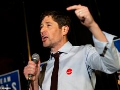 Voke, prefeito reeleito de Minneapolis, enfrenta críticas após fazer discurso de vitória em língua estrangeira