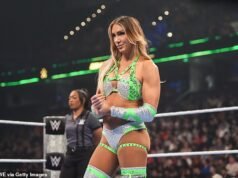 A glamorosa estrela da WWE quebra o silêncio após ser retirada do ar devido a um humilhante mau funcionamento do guarda-roupa