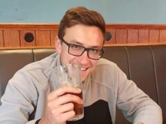 Um jardineiro de 23 anos morreu quando o cortador de grama que dirigia caiu sobre ele em seu último dia de trabalho.