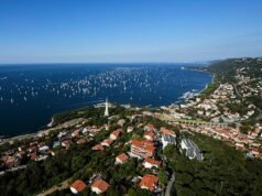 Na Itália, a mãe assassinou o filho de nove anos cortando-lhe a garganta.