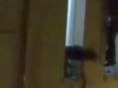 Mulher grávida vista pendurada na janela do Bataclan quebra o silêncio 10 anos após o massacre do ISIS, quando o herói que arriscou a vida para salvá-la revela que ela se tornou sua ‘irmã de armas’.