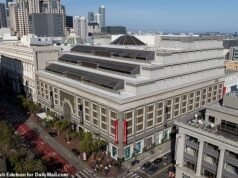 O movimentado shopping que já valeu US$ 1,2 bilhão foi vendido por muito menos do que valia depois de cair em ruínas na Cidade Azul, devastada pelo crime.