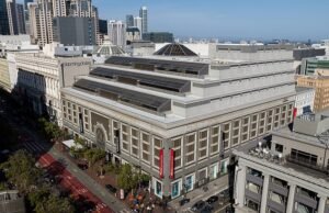 O movimentado shopping que já valeu US$ 1,2 bilhão foi vendido por muito menos do que valia depois de cair em ruínas na Cidade Azul, devastada pelo crime.