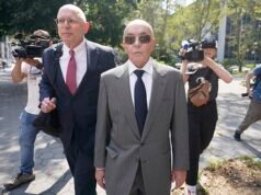 O ex-técnico do Tottenham Joe Lewis, 88, perdoado por Donald Trump – um ano depois que o bilionário britânico foi multado em £ 4 milhões por uso de informações privilegiadas e conspiração