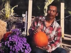 O mistério permanece quando o imigrante chinês morreu enquanto detido pelo ICE enquanto sua família devastada processava o departamento de Kristi Noem