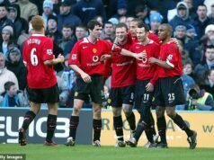 Os fãs ficaram surpresos ao ver o herói cult do Man United no banco de reservas da oposição da Inglaterra para as eliminatórias da Copa do Mundo de Wembley