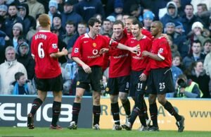 Os fãs ficaram surpresos ao ver o herói cult do Man United no banco de reservas da oposição da Inglaterra para as eliminatórias da Copa do Mundo de Wembley