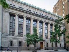 É horrível que um garoto de 16 anos tenha saltado para a morte de uma escola particular de Manhattan em plena luz do dia