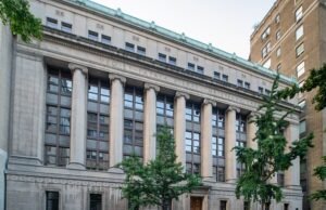 É horrível que um garoto de 16 anos tenha saltado para a morte de uma escola particular de Manhattan em plena luz do dia