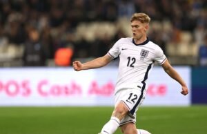 Lewis Hall revela como um psicólogo o trouxe de volta aos trilhos… e por que ele não abre mão de uma vaga na Copa do Mundo, apesar de um ano de ausência da Inglaterra