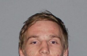 Matthew McAuliffe, que ouviu a notícia da morte dos três filhos pequenos de sua amante em um incêndio em uma casa, morre repentinamente em Melbourne