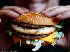 Homem de 22 anos luta pela vida depois de engolir, de brincadeira, hambúrguer inteiro sem mastigar