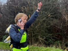 Uma emocionada Sarah Cox foi parabenizada pelo Príncipe William enquanto chorava quando o total arrecadado para o Desafio da Maratona Crianças Necessitadas de 135 milhas ultrapassou £ 6 milhões.