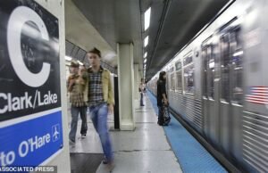 Um passageiro do sexo masculino ateou fogo a uma mulher de 26 anos num comboio de Chicago, meses após a morte de um refugiado ucraniano às mãos de um passageiro do metro.