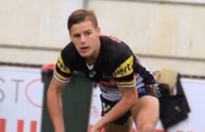 Uma estrela do futebol em ascensão foi presa por quebrar vidro no rosto de uma mulher em uma briga em um pub do Anzac Day enquanto ela tentava defender o homem que atacou.