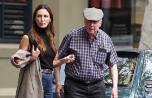 As últimas revelações dos e-mails de Jeffrey Epstein revelaram as mensagens que ele trocou com a filha do primeiro-ministro australiano, Catherine Keating – incluindo um beijo com ‘X’.