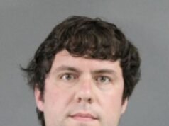 ‘Professor do Ano’ que perseguiu uma menina de 11 anos na aula e escreveu 60 cartas de amor para ela leva um tapa no pulso durante a sentença