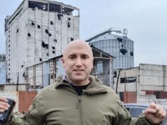 Ex-funcionário público britânico enfrenta acusações de crimes de guerra depois de filmar soldados ucranianos mortos sendo comidos por porcos e um prisioneiro de guerra britânico sendo maltratado