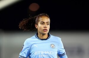 Mary Fowler revela ‘presente’ racista aterrorizante que recebeu de sua equipe