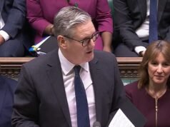 Starmer luta para permanecer enquanto o parlamentar rebelde se oferece para abrir mão de seu assento no Commons para que Andy Burnham possa se tornar líder – com ’80 backbenchers atrás do desafiante’