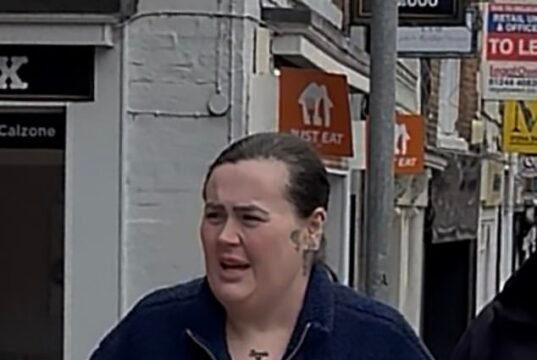 Uma graduada universitária que roubou £ 90.000 de seu avô idoso disse que está sofrendo de “síndrome da criança mimada” enquanto evita a prisão.