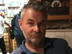 Professora de 56 anos jogada na cama por um namorado ‘perverso’ e cortou seu pescoço, deixando-a paralisada do peito para baixo, ouviu o tribunal