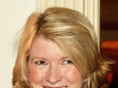 Cirurgiões plásticos prestam atenção à imagem jovem de Martha Stewart depois que ela surpreende os fãs com uma sessão de fotos glamorosa