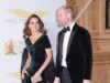 Kate fica deslumbrante de verde! A princesa deslumbrou-se com um vestido de veludo e os brincos Cartier de diamantes da falecida rainha enquanto ela e o príncipe William assistiam ao Royal Variety Performance repleto de estrelas.