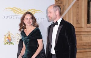Kate fica deslumbrante de verde! A princesa deslumbrou-se com um vestido de veludo e os brincos Cartier de diamantes da falecida rainha enquanto ela e o príncipe William assistiam ao Royal Variety Performance repleto de estrelas.