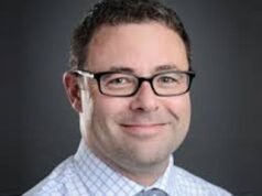 Um advogado criminal sênior de 53 anos que processou criminosos sexuais em casos complexos de estupro foi abatido por molestar uma mulher.