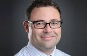 Um advogado criminal sênior de 53 anos que processou criminosos sexuais em casos complexos de estupro foi abatido por molestar uma mulher.