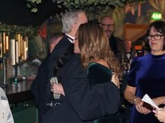 A Princesa de Gales compartilha um abraço emocionante com Jessie J no Royal Variety Performance depois de lutar contra o câncer em jornadas separadas