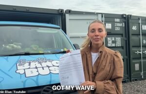 Bonnie Blue criou um documento falso do governo australiano alegando que ela poderia entrar na Austrália