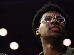 O filho de LeBron James, Bryce, é o número 4, enquanto Arizona vence o número 3 UConn por 71-67