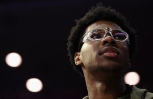 O filho de LeBron James, Bryce, é o número 4, enquanto Arizona vence o número 3 UConn por 71-67