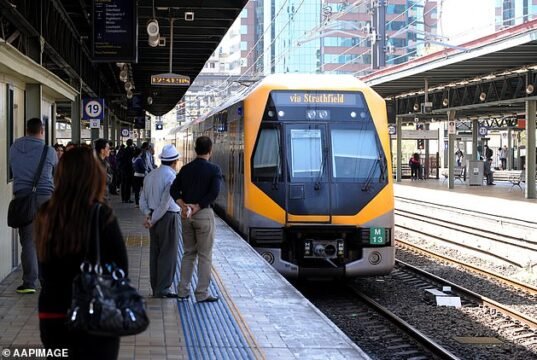 Incidente de ‘drogas’ na Estação Central de Sydney cria caos: Ambos e a polícia ligaram