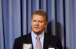 O herói de Ivan Milat – o policial Clive Small, responsável pela captura do assassino mochileiro – morre aos 79 anos