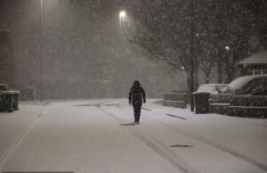 Os britânicos enfrentarão mais uma noite de temperaturas abaixo de zero, com partes do Reino Unido prestes a serem atingidas pela neve em meio a avisos de nevasca do Met Office.