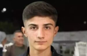 Um aprendiz de 15 anos morreu depois que colegas inseriram um tubo de ar de alta pressão em seu reto como uma ‘brincadeira’, causando a ruptura de seus intestinos.