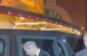 O gesto enigmático de William para com Kate antes da entrada do casal no Royal Variety Performance foi capturado pela câmera – e deixou os fãs fascinados