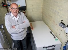 Casal economiza £ 335 por mês em contas de energia usando um data center em seu galpão de jardim