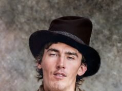 Billy the Kid – Color: A única foto confirmada foi substituída por preto e branco para uma visão única do infame bandido