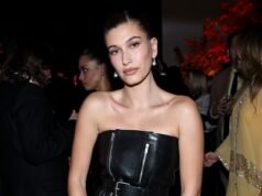 Hailey Bieber usa um biquíni fio dental para uma sessão de fotos na praia antes de seu aniversário de 29 anos.