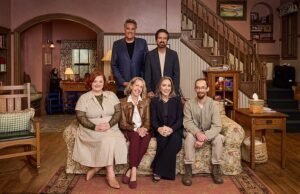 As estrelas de Everybody Loves Raymond estão irreconhecíveis quando se reúnem para o 30º aniversário da sitcom